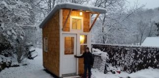 Deze 13-jarige jongen bouwt zijn eigen huisje – als je dan de binnenkant ziet wordt je echt sprakeloos!
