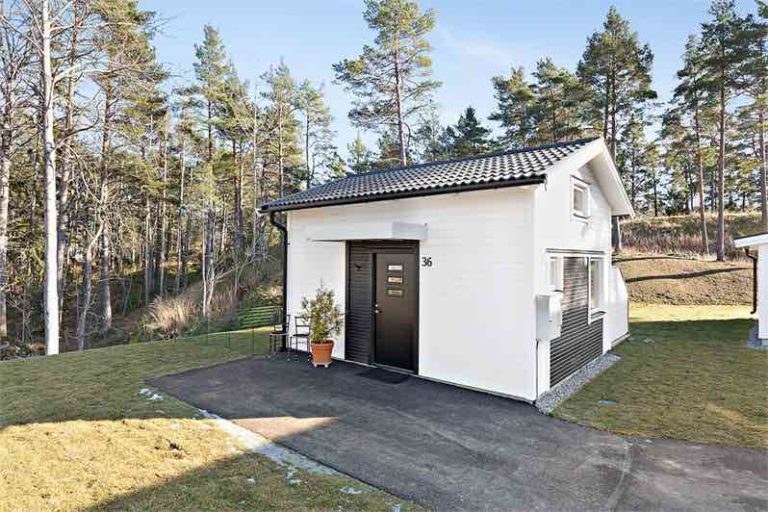 Et av Sveriges minste hus ble lagt ut for salg. Vent til du ser innsiden!