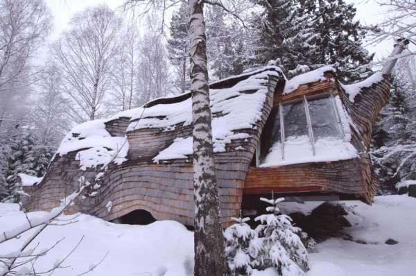 This Tiny House Looks Like A Big Log From The Outside. The Inside? ENCHANTING!