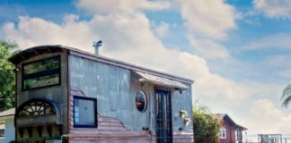 DIY:This couple built Incredible gypsy mermaid tiny house for just $15k